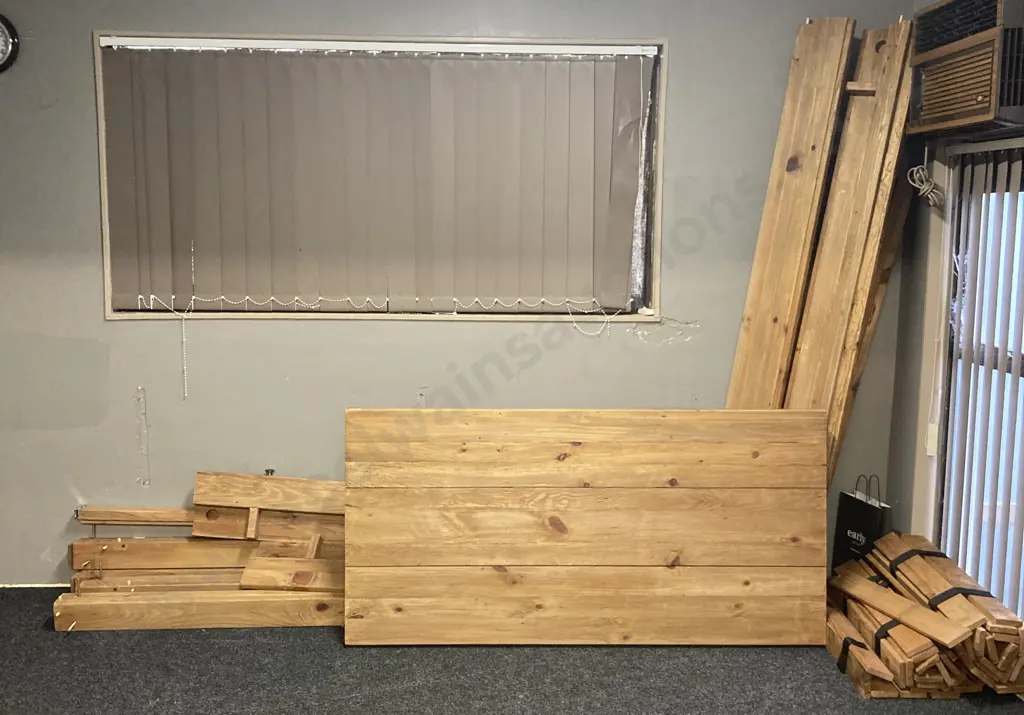 Ex Early Settler Kalise Reclaimed Timber 4 Poster Queen Bed (Requires Assembly) Image 1++